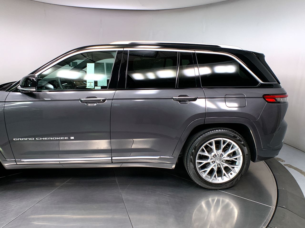 2022 Jeep Grand Cherokee Summit