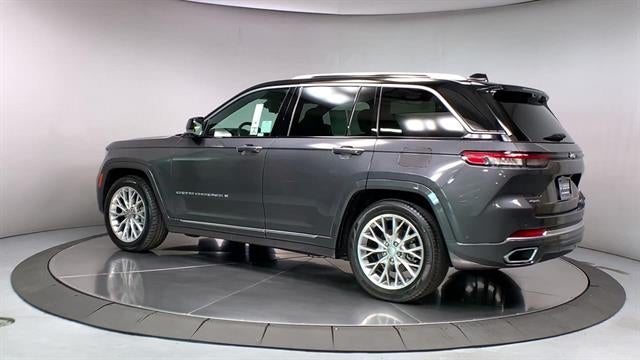 2022 Jeep Grand Cherokee Summit