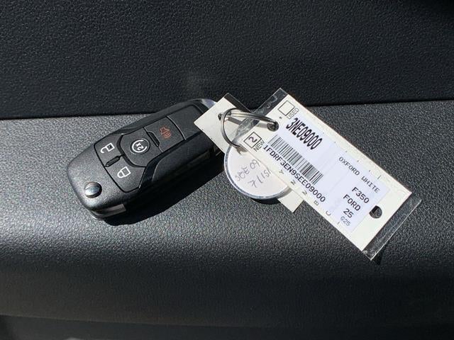 2025 Ford Super Duty F-350 SRW XL 2WD Reg Cab 145" WB 60" CA