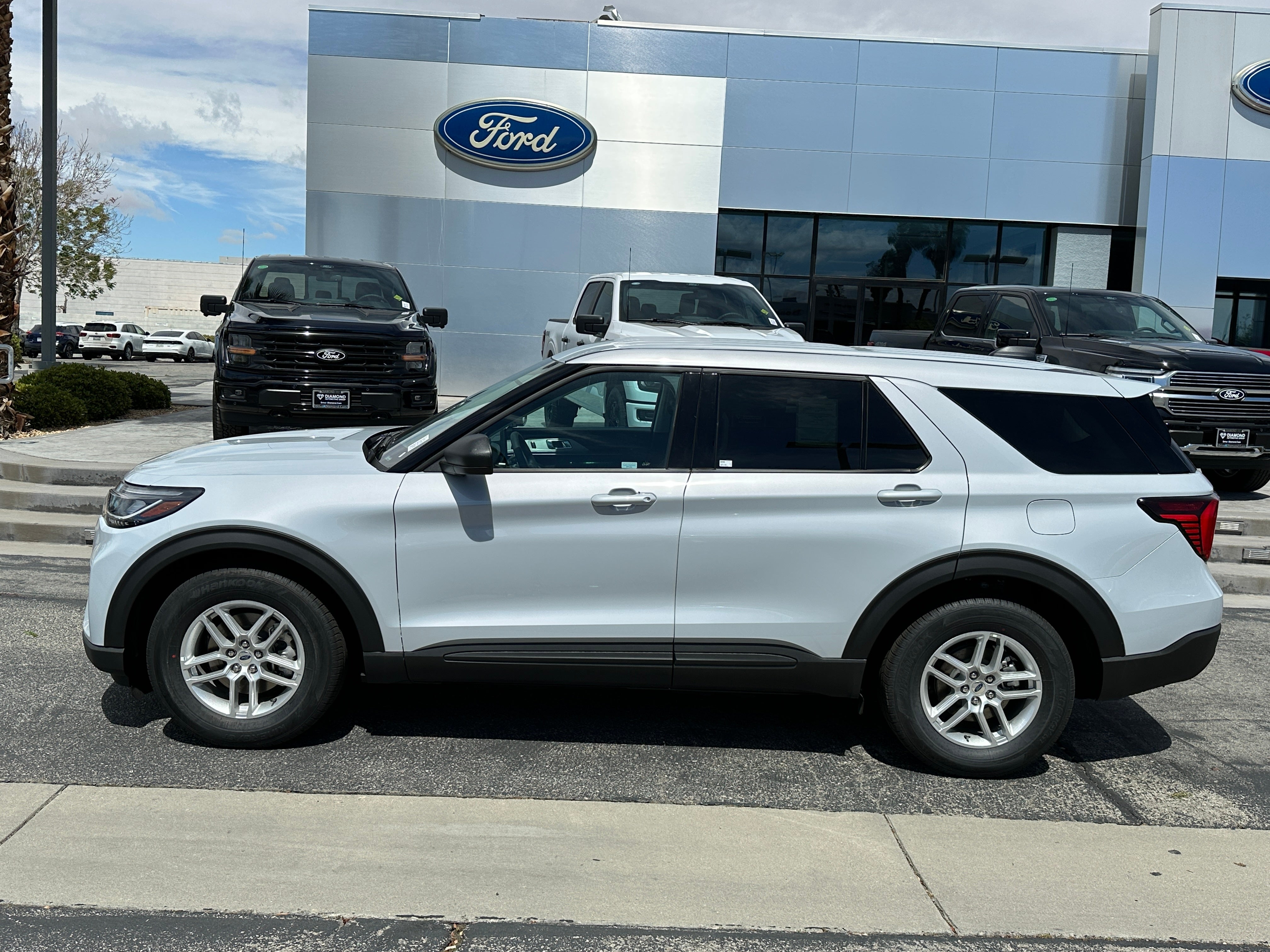 2026 Ford Explorer Active w/100A Pkg RWD