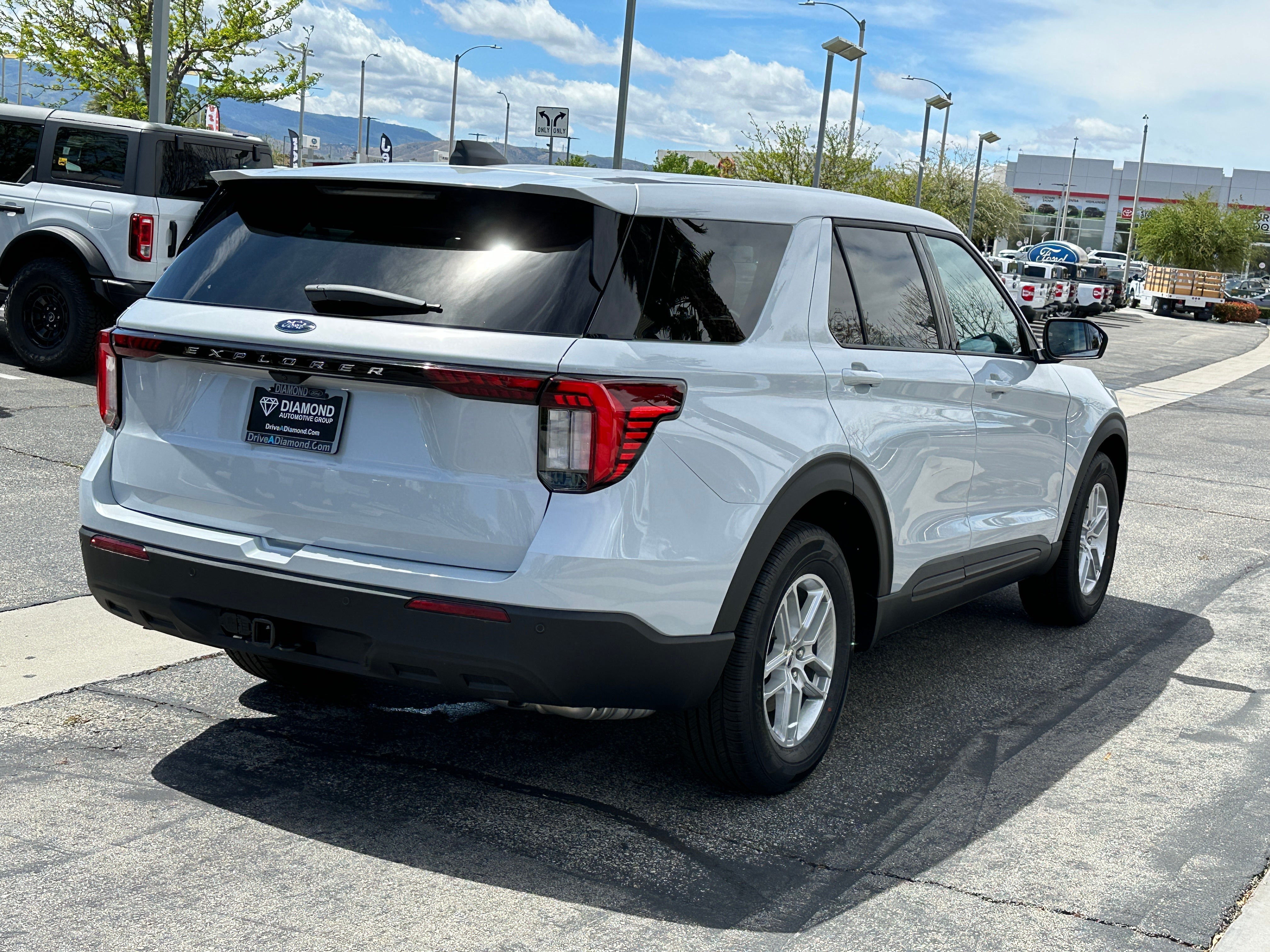 2026 Ford Explorer Active w/100A Pkg RWD