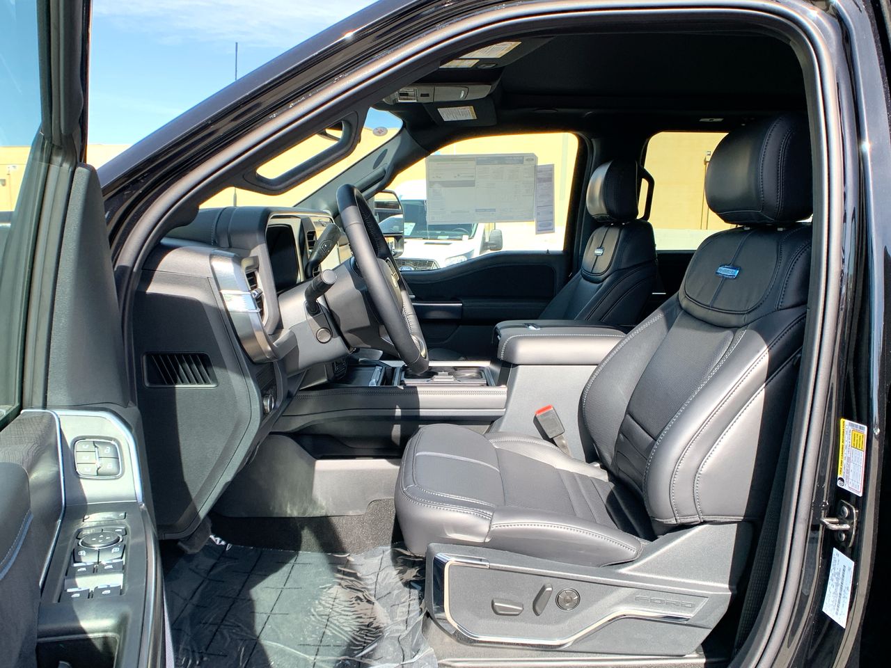 2025 Ford Super Duty F-250 SRW Platinum 4WD Crew Cab 6.75' Box