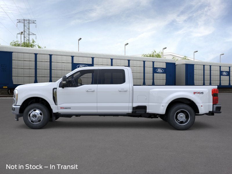 2026 Ford Super Duty F-350 DRW LARIAT 4WD Crew Cab 8' Box