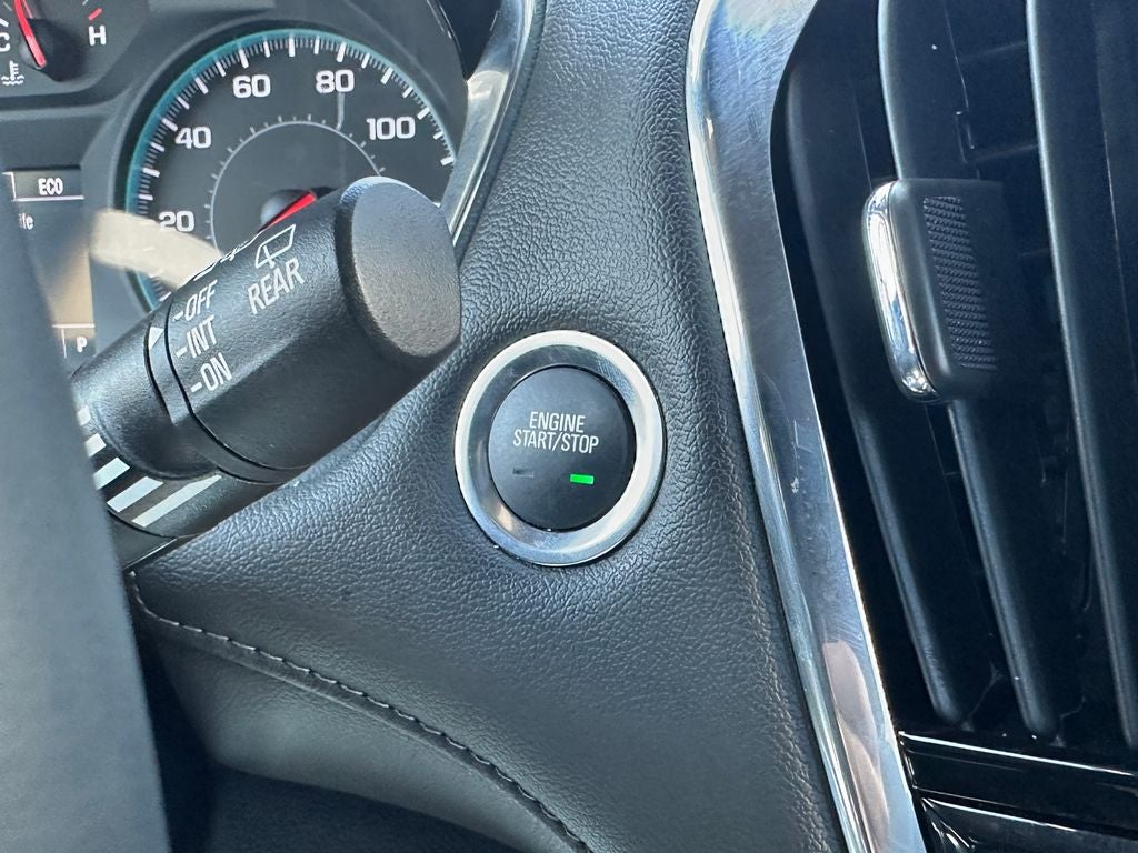 2023 Chevrolet Traverse LT Cloth w/2FL
