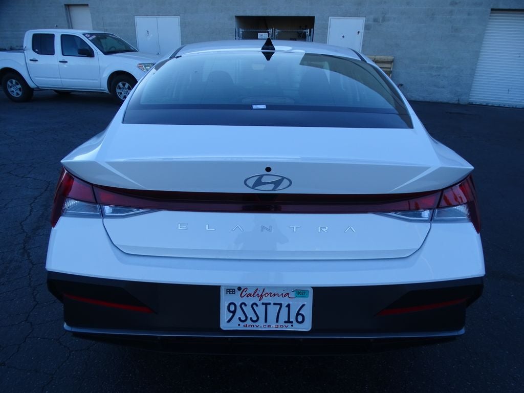 2025 Hyundai Elantra SE