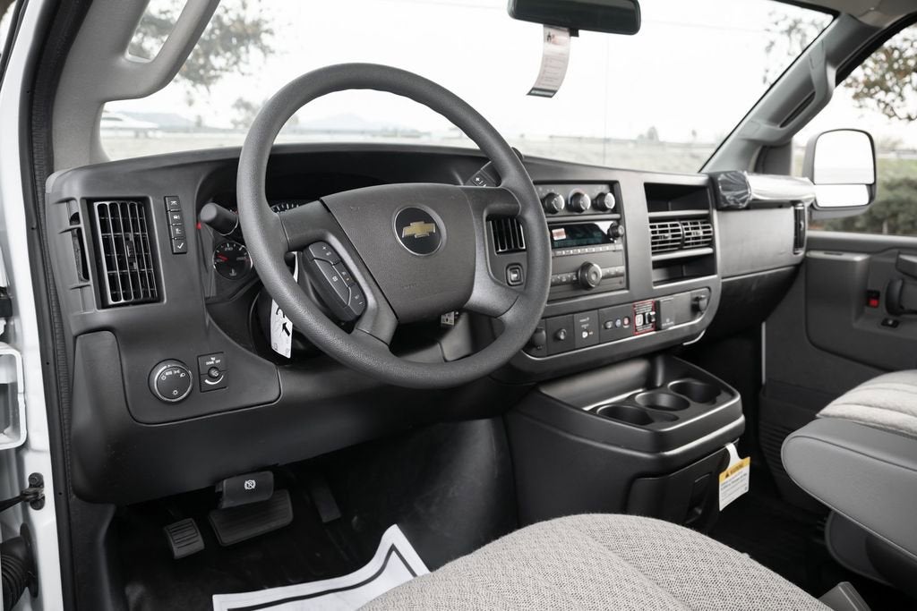 2025 Chevrolet Express Cargo WT