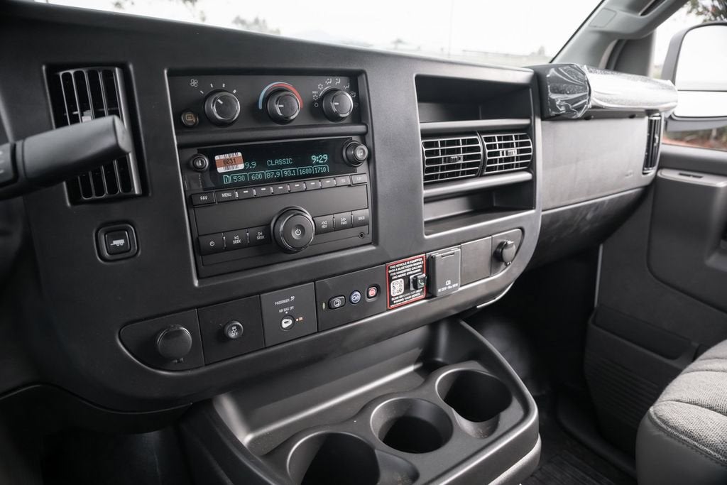 2025 Chevrolet Express Cargo WT