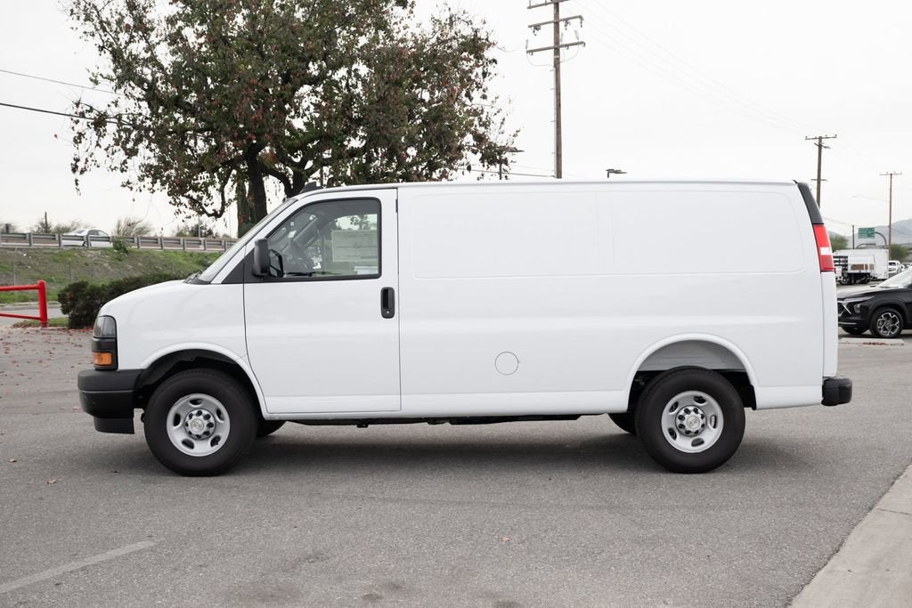 2025 Chevrolet Express Cargo WT