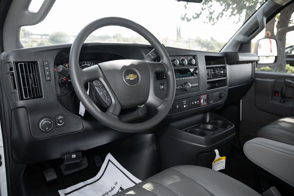2025 Chevrolet Express Cargo WT