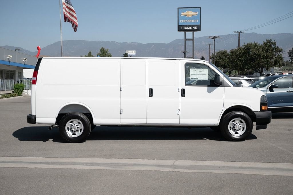 2025 Chevrolet Express Cargo WT