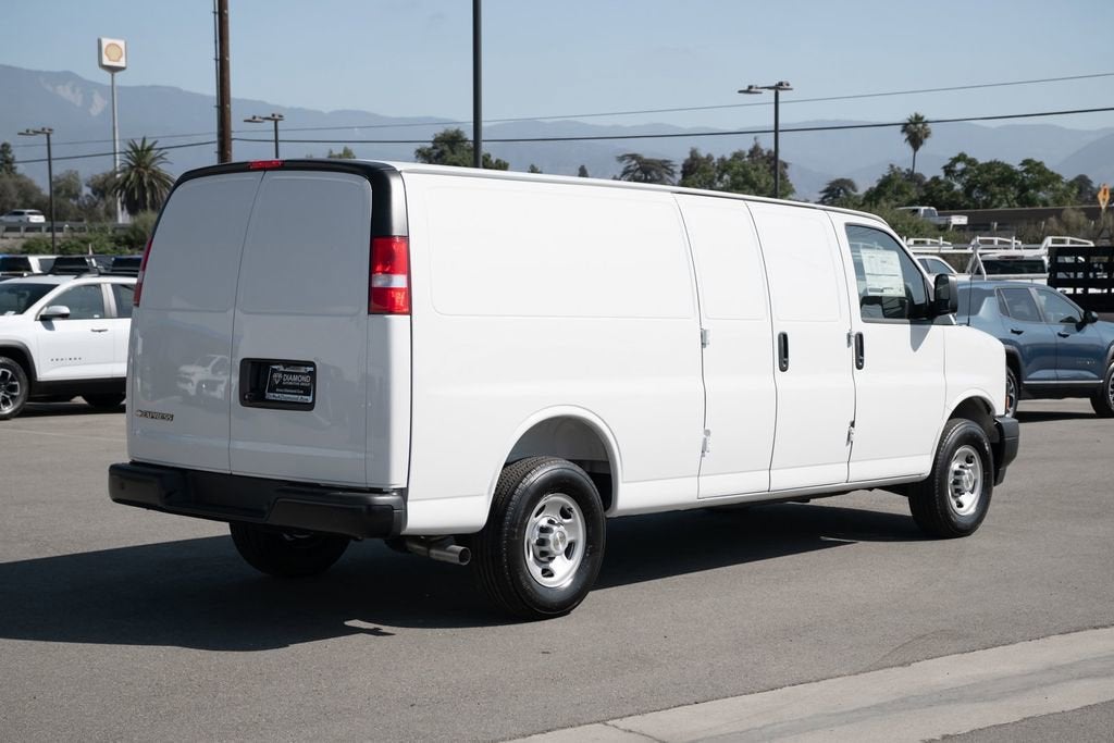 2025 Chevrolet Express Cargo WT