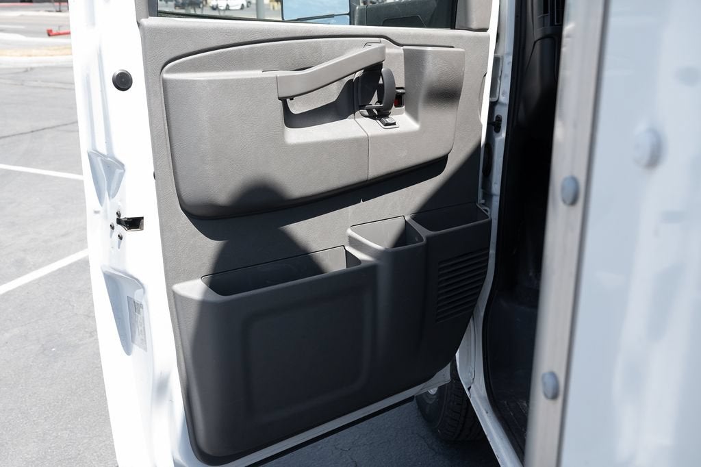 2024 Chevrolet Express Cutaway 3500 1WT