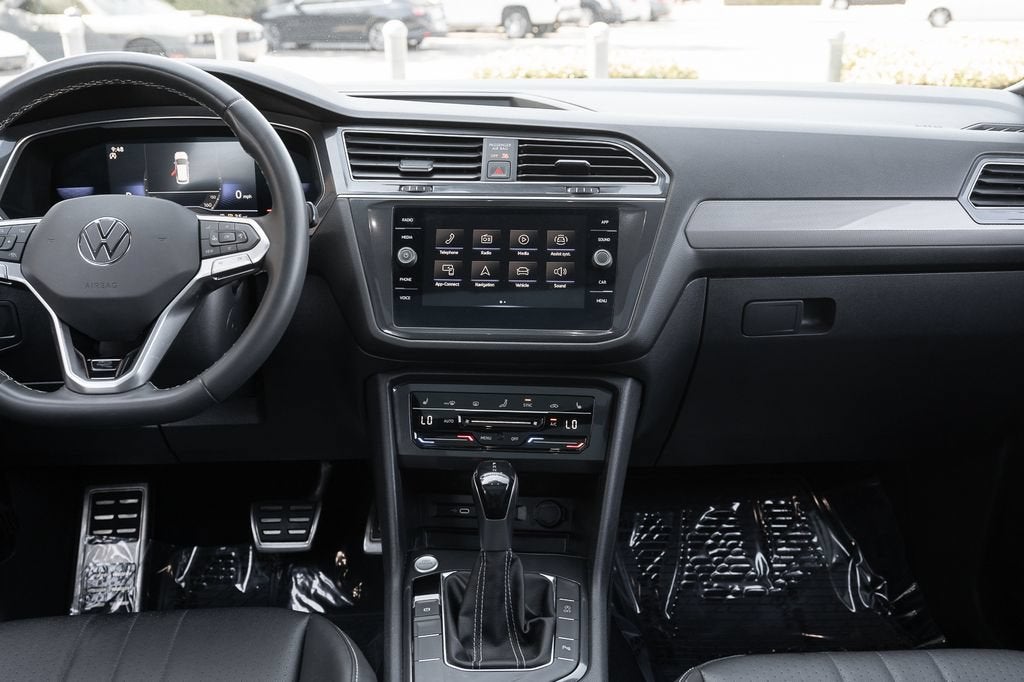 2023 Volkswagen Tiguan SE R-Line Black