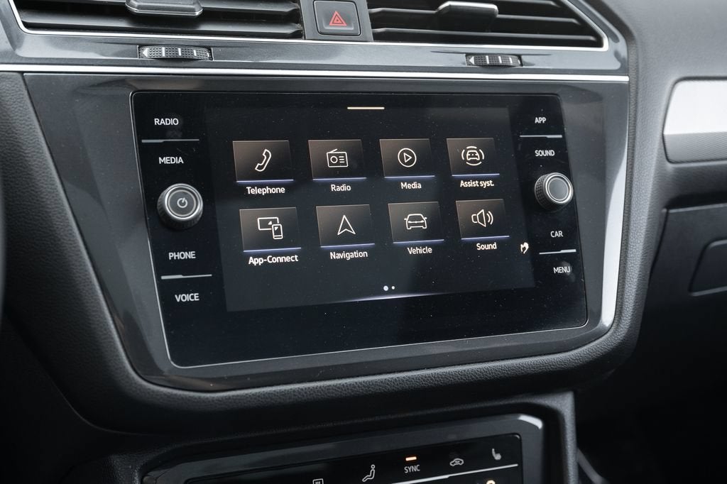 2023 Volkswagen Tiguan SE R-Line Black