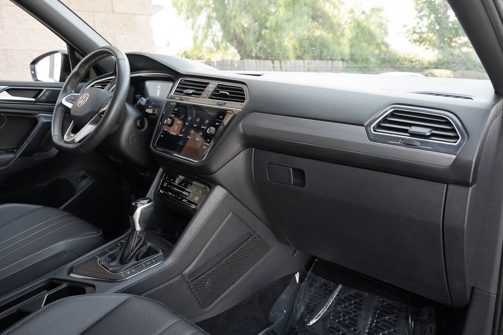 2023 Volkswagen Tiguan SE R-Line Black