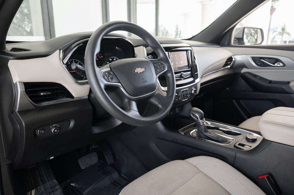2023 Chevrolet Traverse LS