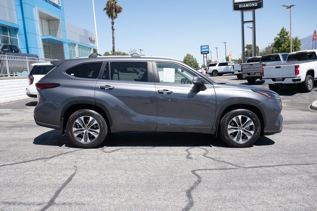 2024 Toyota Highlander LE
